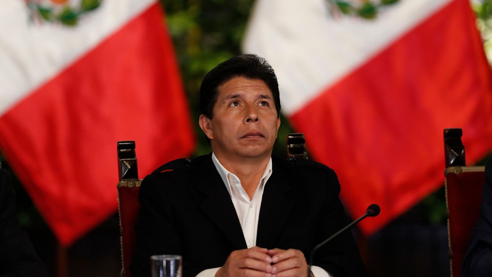 Detenido el presidente de Perú tras disolver el Congreso