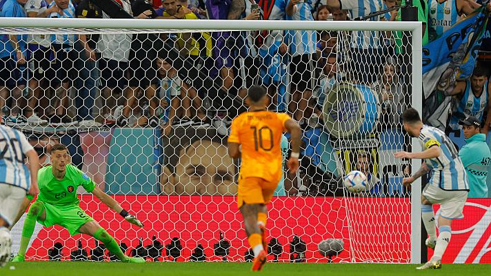  - Messi marca el 0-2 ante Países Bajos de penalti