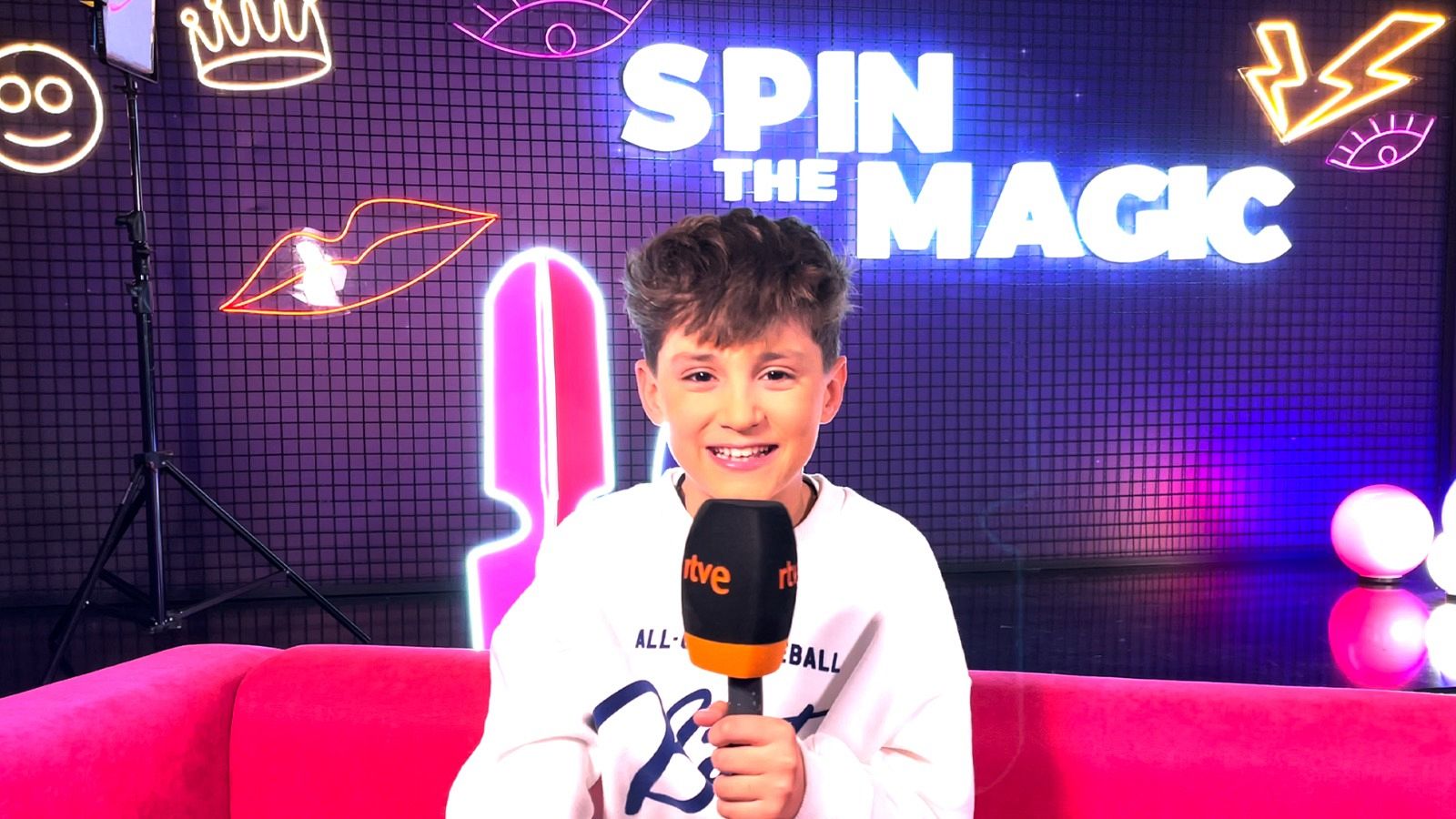 Charlamos con Carlos Higes antes del #JuryFinal de Eurovisión Junior 2022