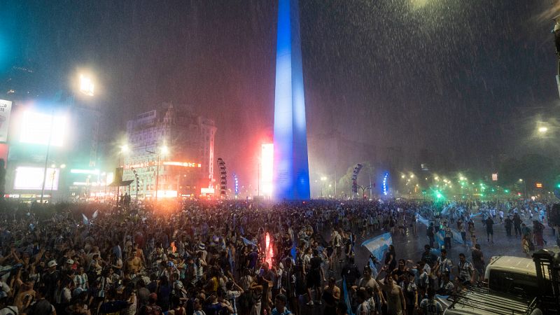 Argentina se echa a las calles a celebrar el pase a semifinales - ver en RTVE Play
