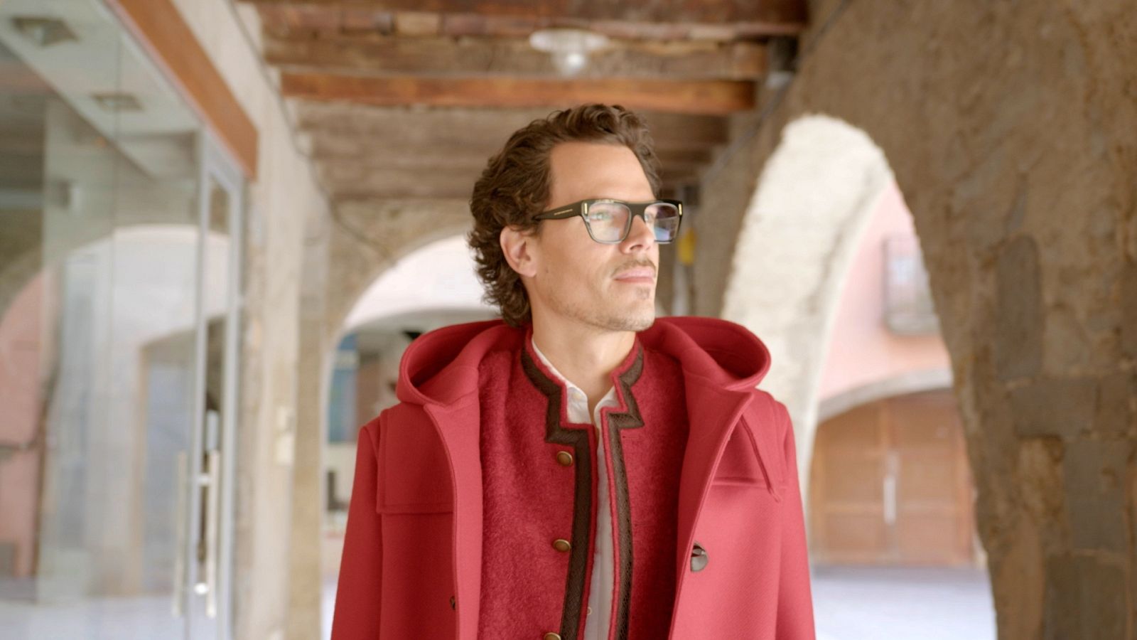 Juan Avellaneda descobreix les professions de torner, vidrier i sabonera amb tres artesans