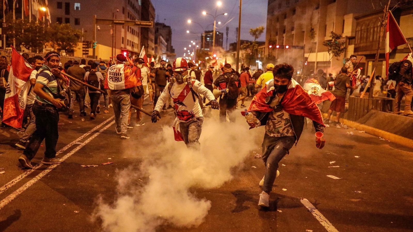 La presidenta de Perú promete elecciones en 2024 tras las protestas