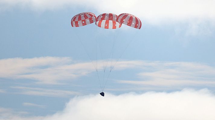 Telediario 1 - La primera fase de la misión Artemis a la Luna culmina con éxito