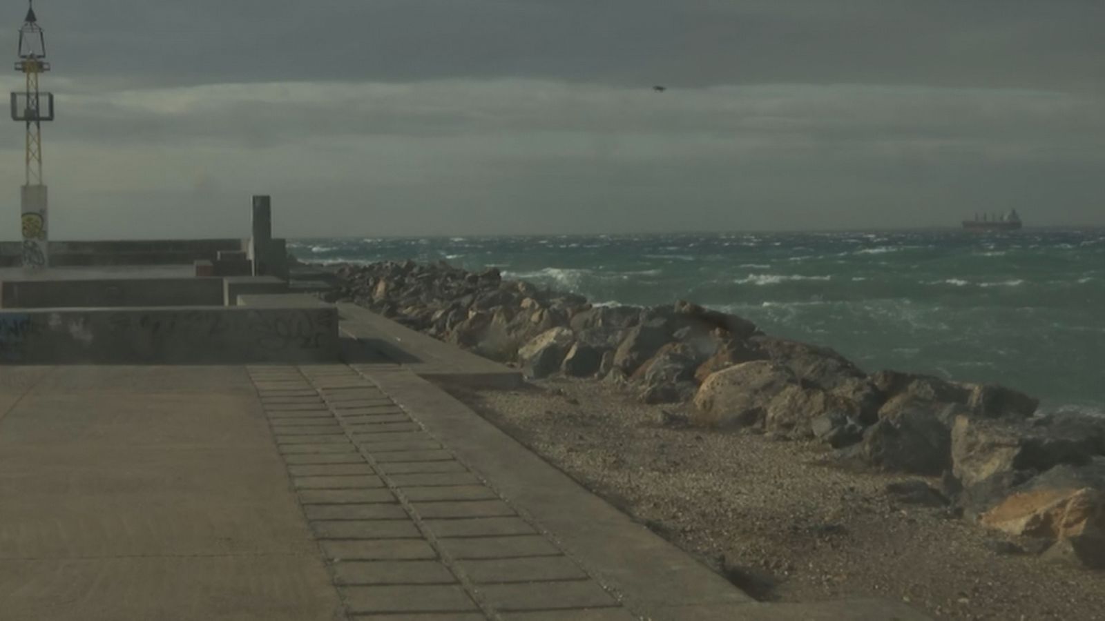 Almería bajo aviso naranja por viento