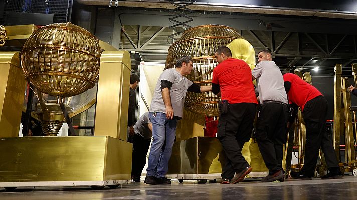 Llegan al Teatro Real los bombos de Navidad