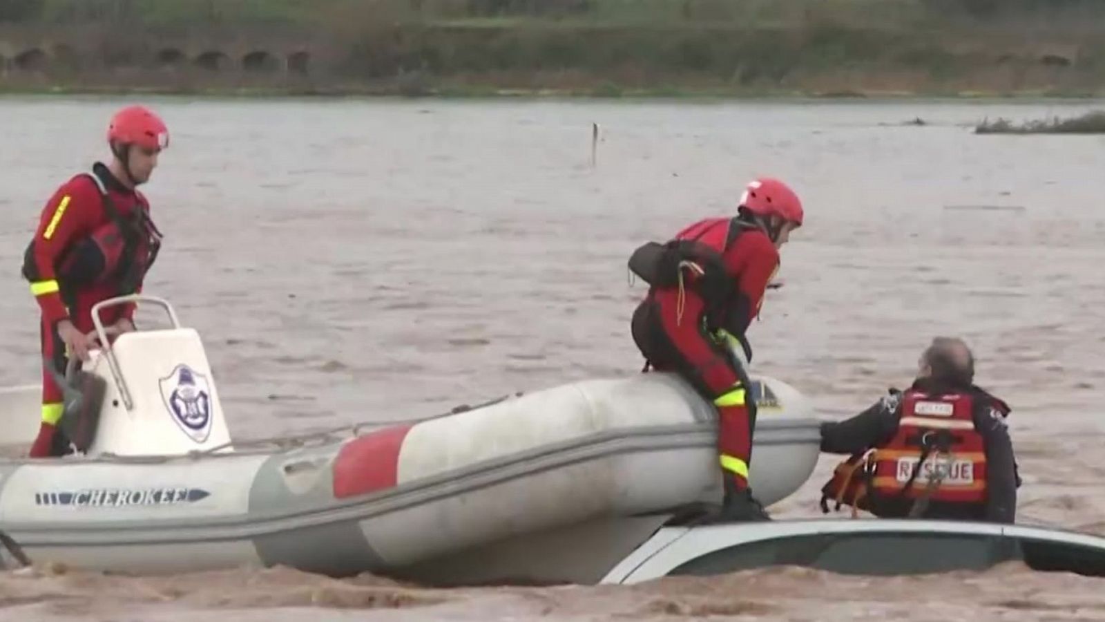 Los estragos del temporal: coches arrastrados, calles convertidas en ríos o carreteras inundadas