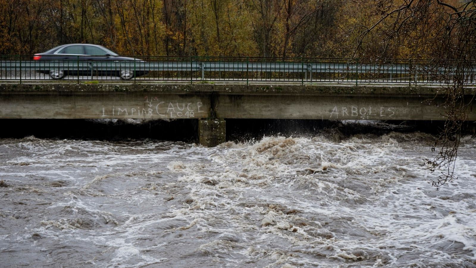 ¿Cómo debemos actuar si nos arrastra una riada?