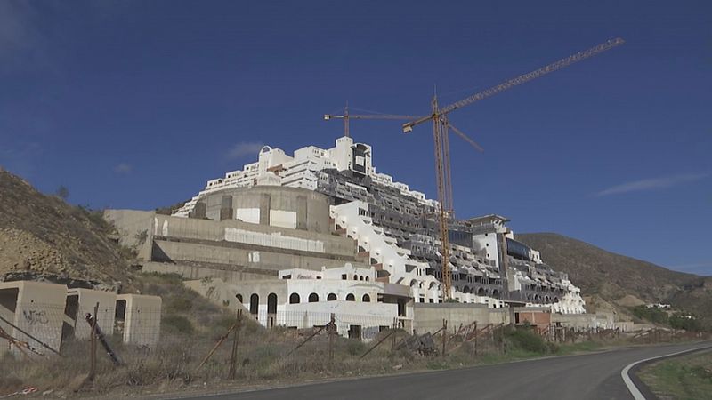 El Algarrobico seguirá en pie, de momento - Ver ahora