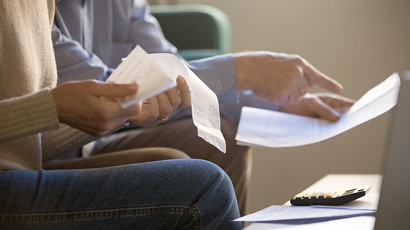 El equipo de TVE consulta con los expertos cuáles son los consejos para que los contribuyentes puedan ahorrarse unos euros en la declaración de la renta si hacen algunos ajustes antes de que termine el año.