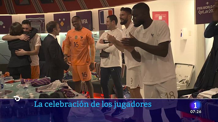 Telediario Matinal - Los jugadores de Francia celebraron con Macron en el vestuario el pase a la final del Mundial