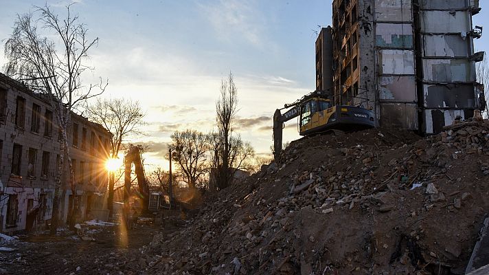 Telediario 1 - Agentes españoles recogen pruebas de posibles crímenes rusos en Kiev