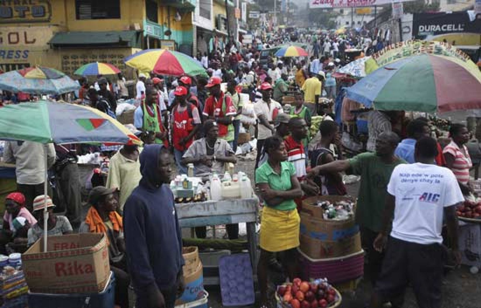 Mercados y bancos vuelven a abrir en Haití | Ver