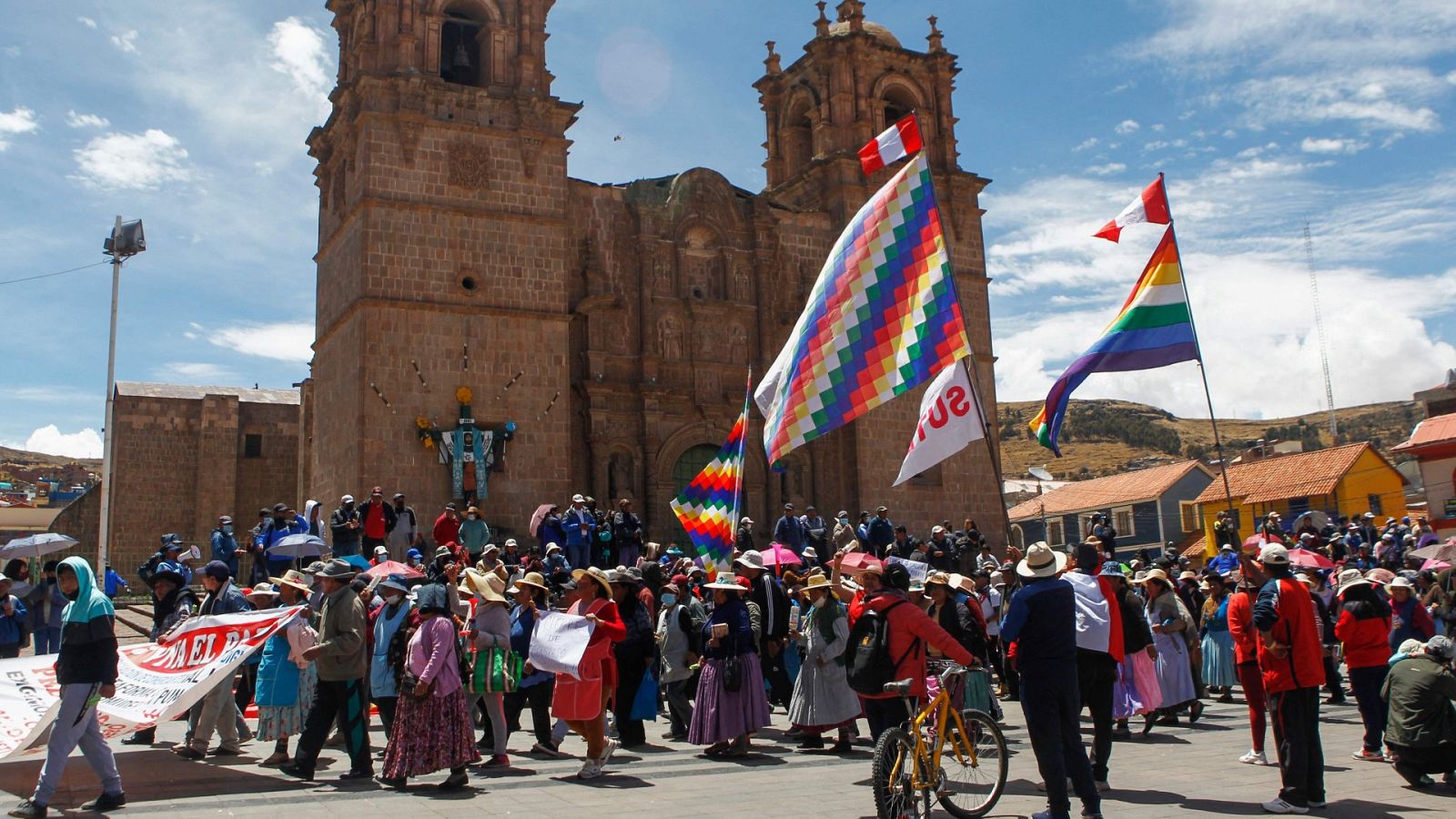 Españoles atrapados en Perú