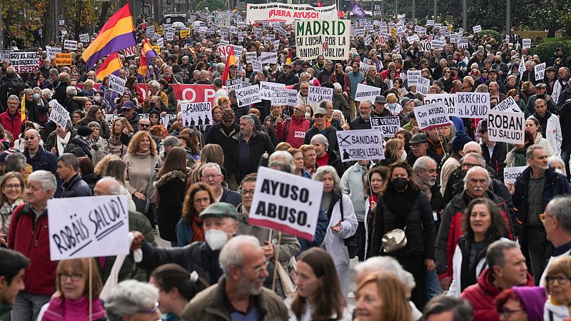 Miles de personas se manifiestan en Madrid en defensa de la sanidad pública