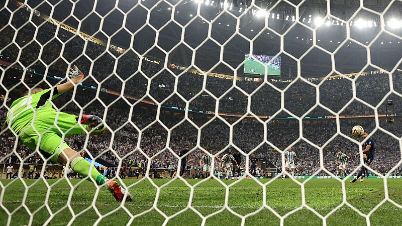 Gol de Mbappé de penalti (3-3) en la final del Mundial ante Argentina