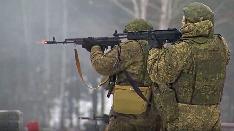 Rusia vuelve a atacar Kiev y realiza maniobras junto a la frontera norte
