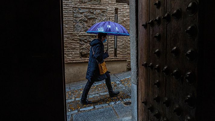 Hoy cielo cubierto con lluvias en la mitad noroeste de la Península