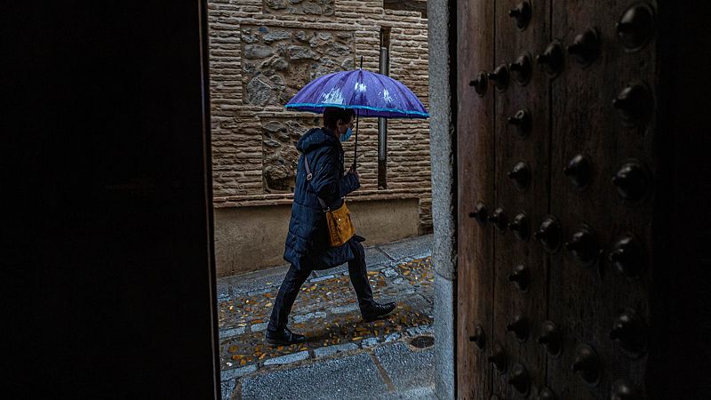 Hoy cielo cubierto con lluvias en la mitad noroeste de la Península