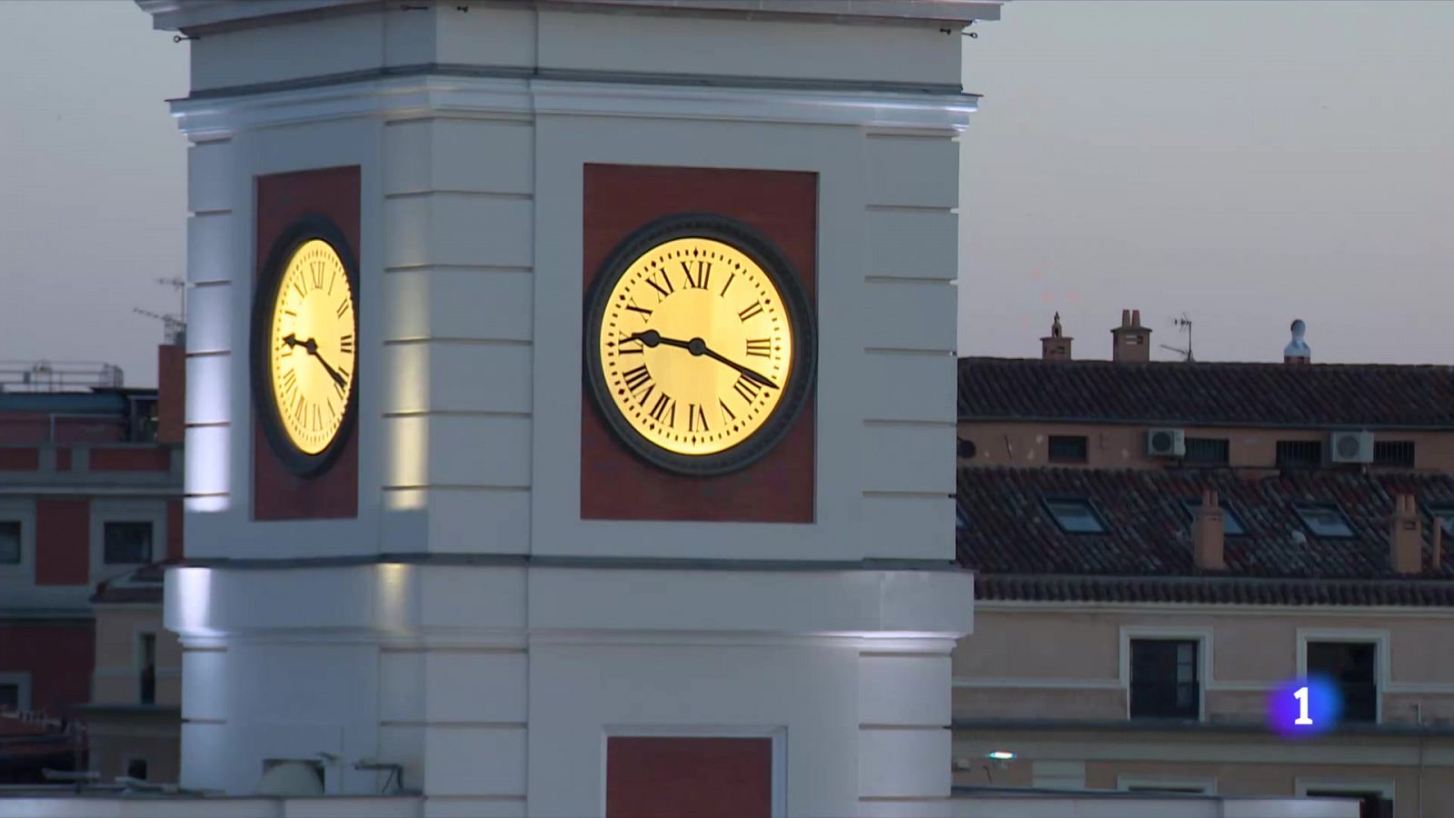 El reloj de la Puerta del Sol de Madrid se prepara para las campanadas