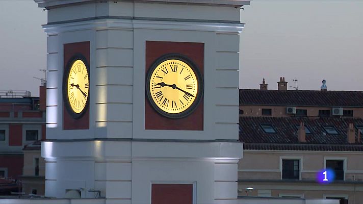 El reloj de la Puerta del Sol de Madrid se prepara para las campanadas
