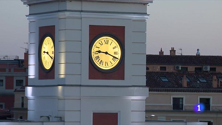Telediario 1 - El reloj de la Puerta del Sol de Madrid se prepara para las campanadas