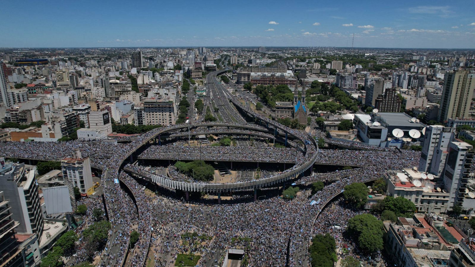 La multitud desborda la fiesta de los campeones en Argentina