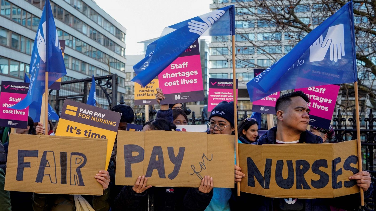 Las enfermeras acuden a su segunda jornada de huelga en Reino Unido