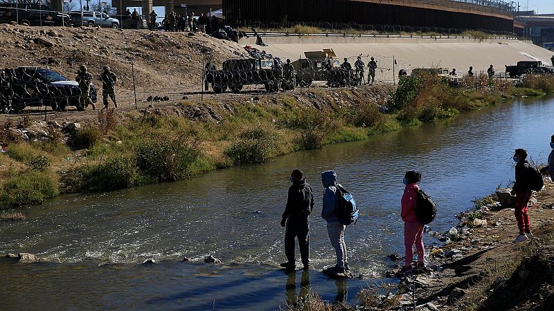 El Supremo de Estados Unidos prorroga la norma que permite las 'devoluciones en caliente' de personas migrantes