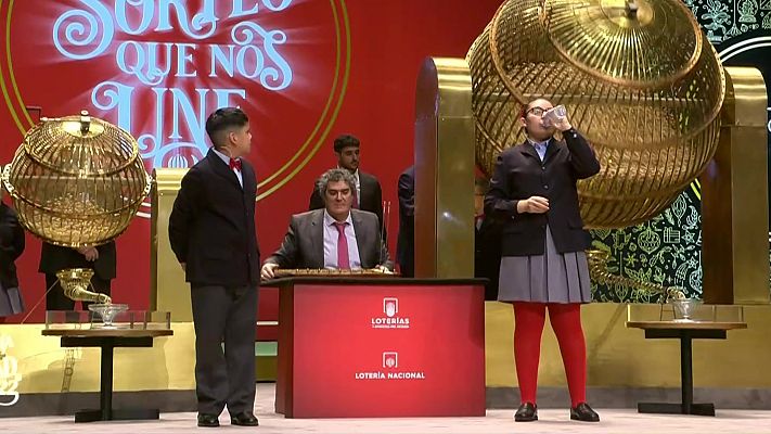 Lotería de Navidad - Los nervios de Daniela en el sorteo de la Lotería de Navidad