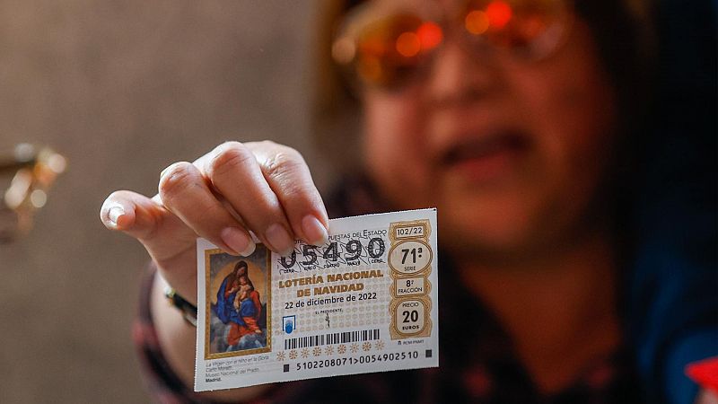 Una mujer del público del Teatro Real gana el Gordo de la Lotería de Navidad de 2022: "Vine con toda mi ilusión"