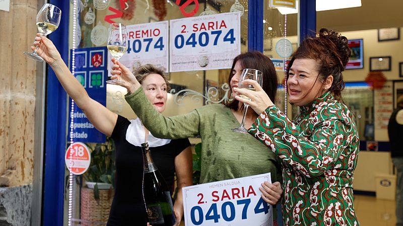 Loter�a Navidad 2022 - Celebraciones de el Segundo Premio en Bilbao