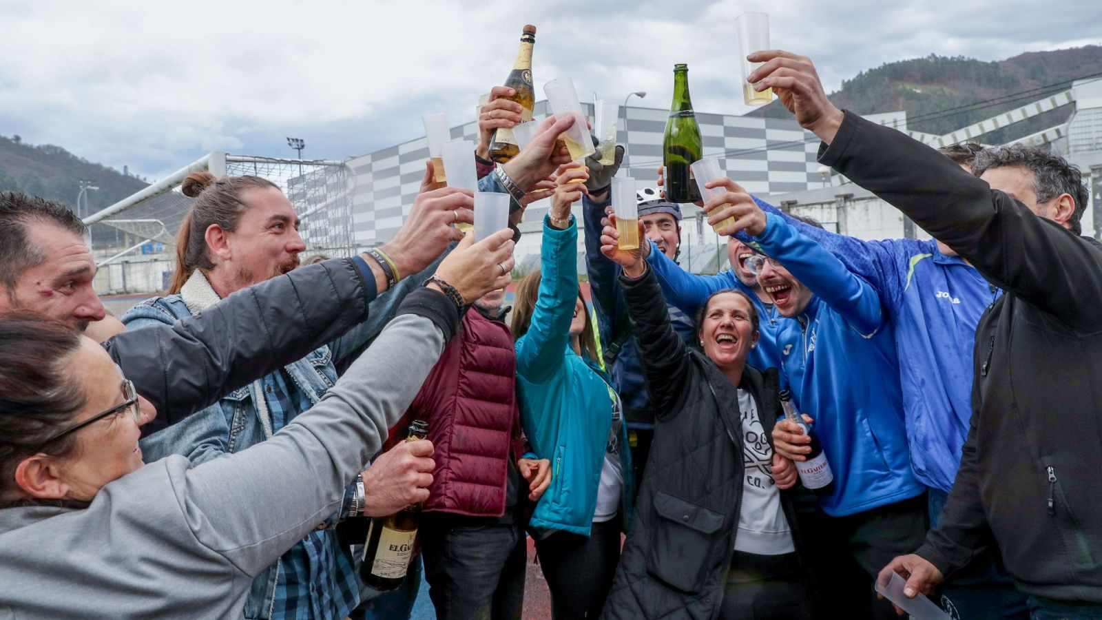 Un club de atletismo se lleva la mayor de los 164 millones del Gordo vendido en Moreda de Aller
