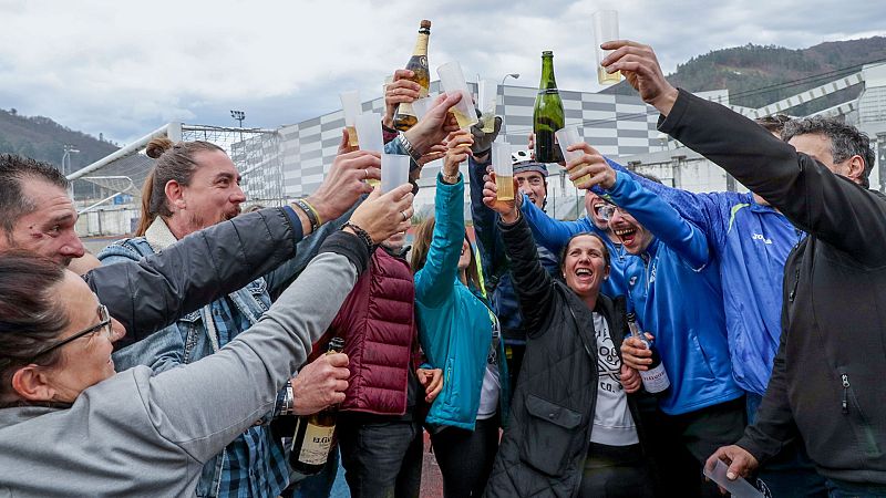 Un club de atletismo se lleva la mayor de los 164 millones del Gordo vendido en Moreda de Aller