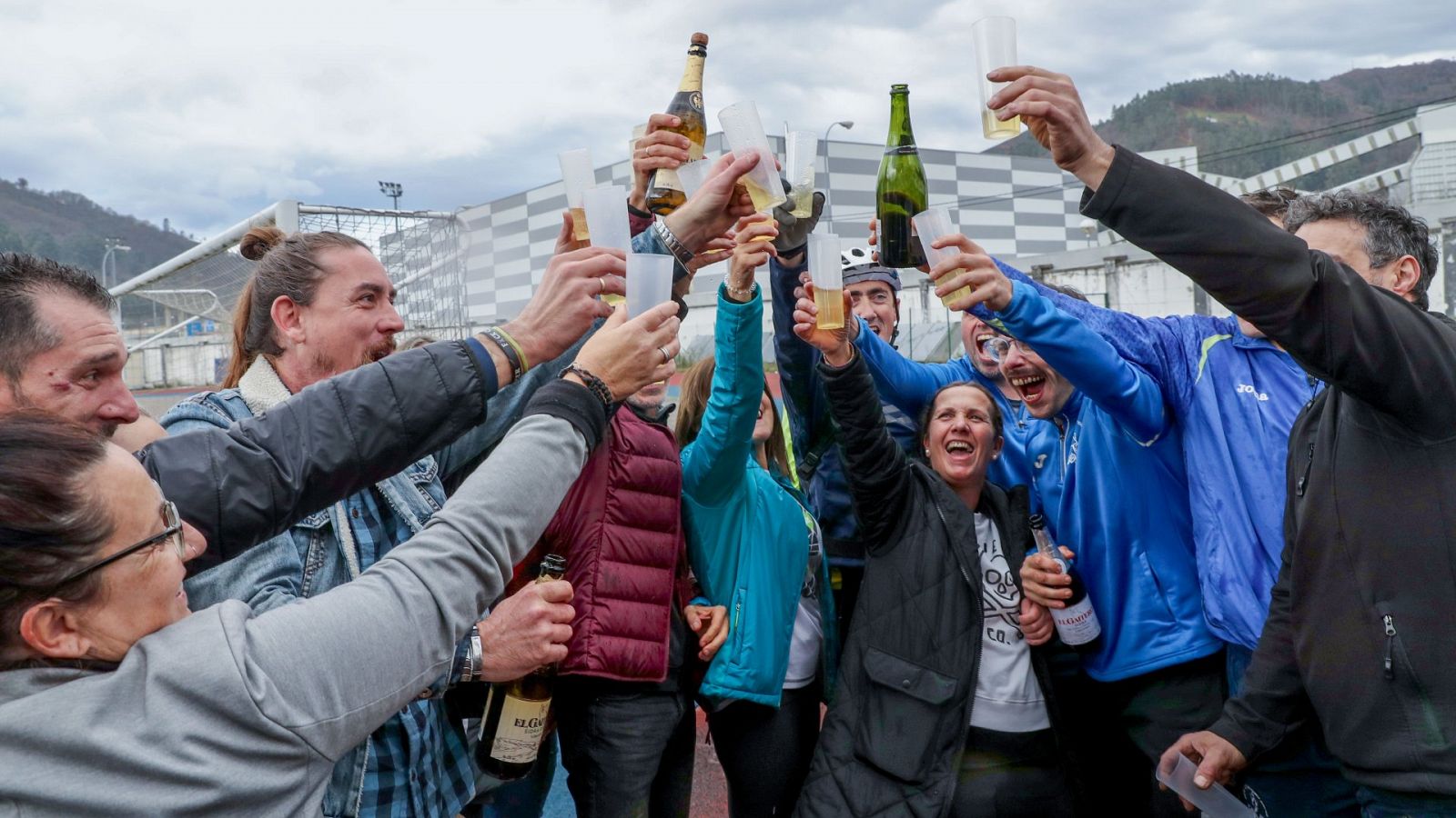 Un club de atletismo se lleva la mayor de los 164 millones del Gordo vendido en Moreda de Aller