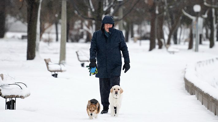 EE.UU. afronta un temporal de nieve como no se ha visto en décadas