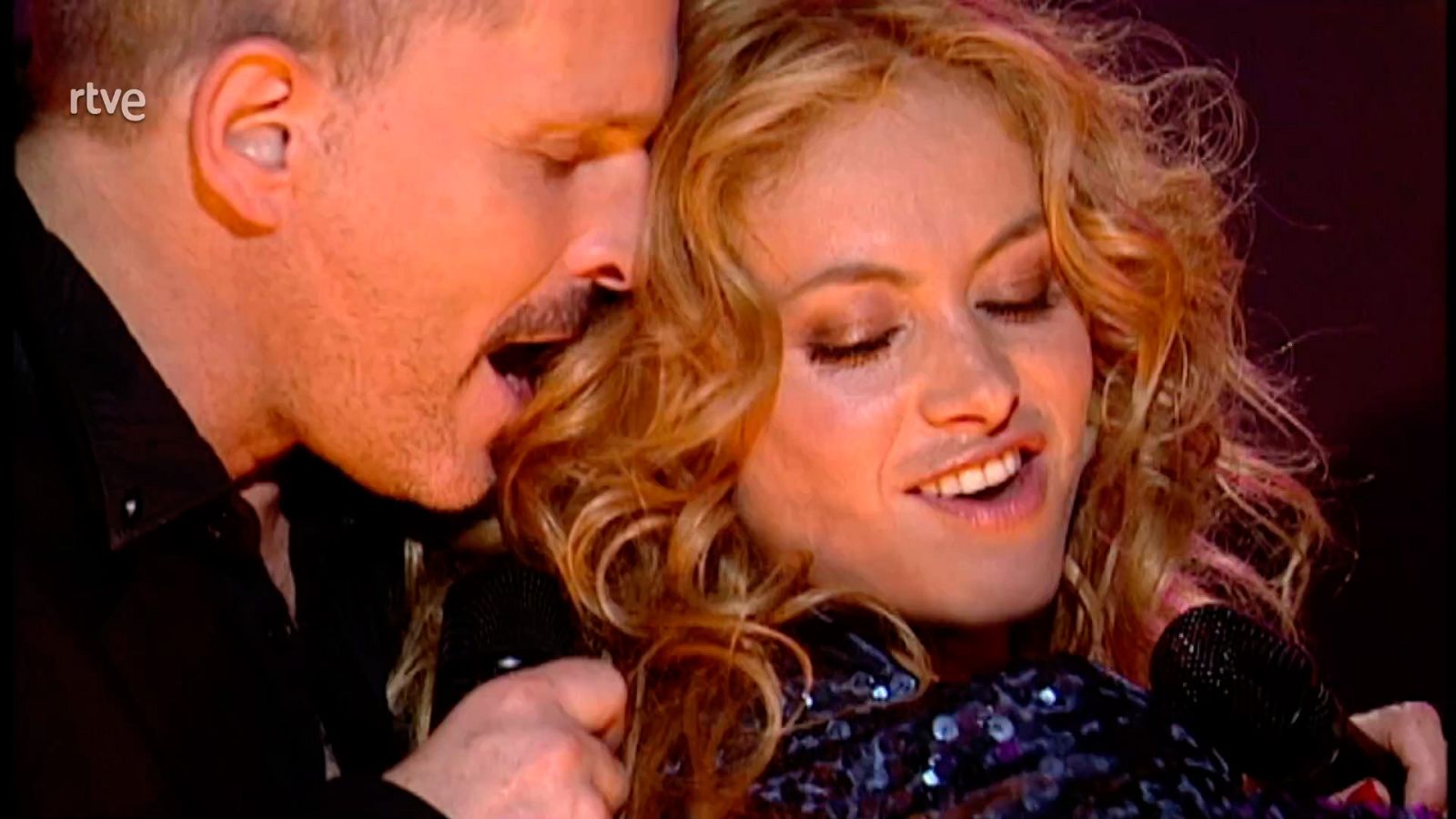 Viaje al centro de la tele - La noche de los temazos: Temazos a dúo - Ver ahora