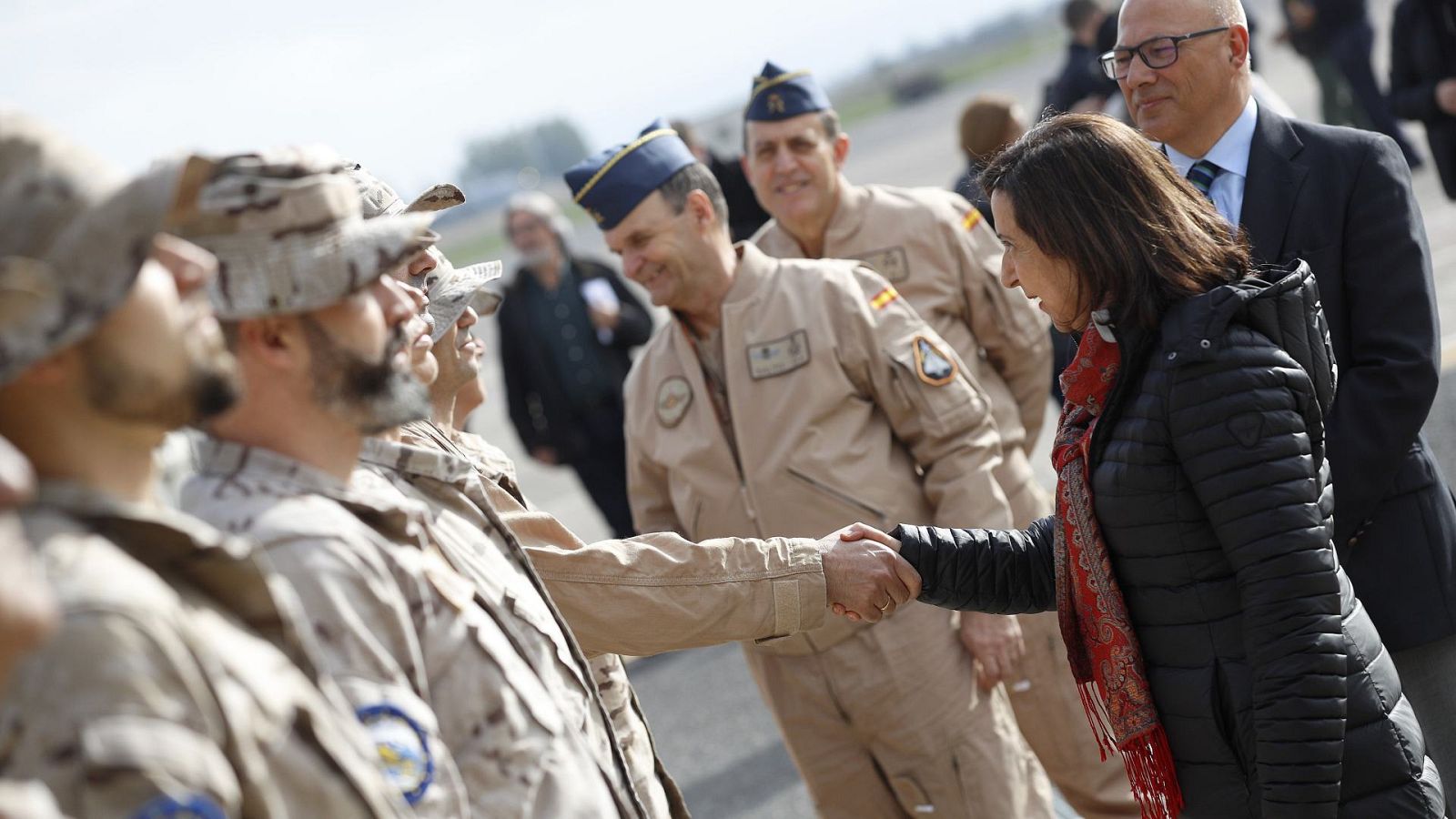 Militares españoles vigilan desde Rumanía el espacio aéreo | Ver