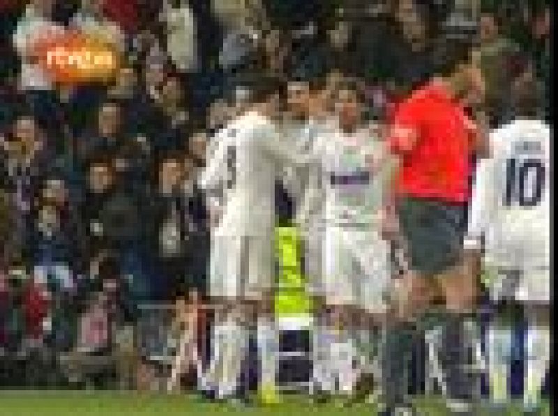 Segundo gol del portugués al Málaga en el partido que finalizó 2-0. Poco después de anotar el golazo, el delantero madridista fue expulsado.