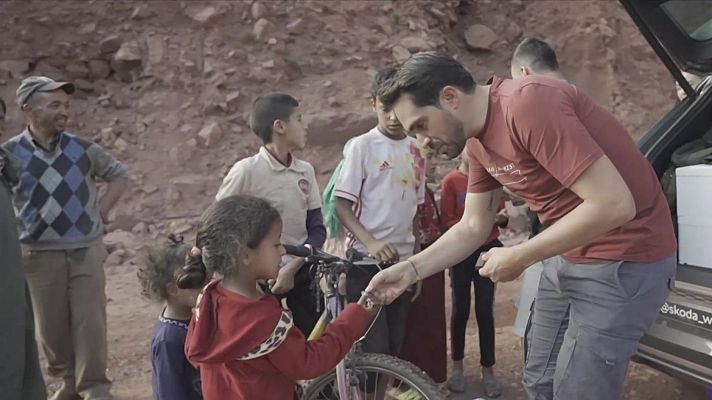 Las navidades solidarias de Alberto Contador