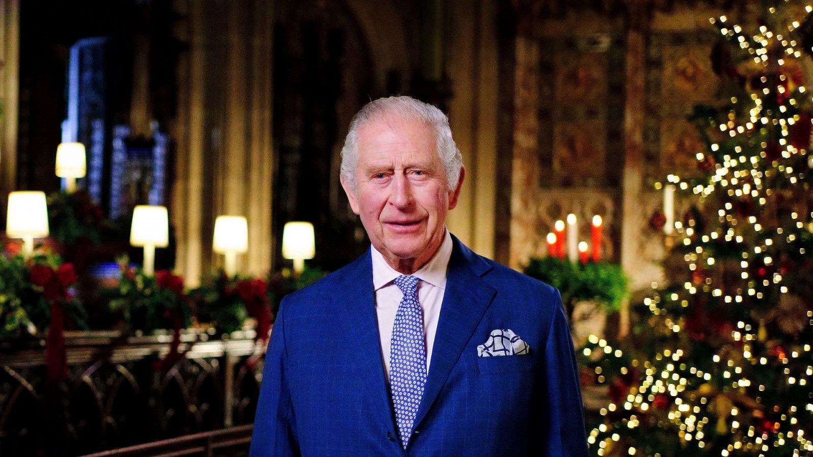 Carlos III rinde tributo a la fe de Isabel II en su primer discurso de Navidad Carlos III rinde tributo a la fe de Isabel II en su primer discurso de Navidad