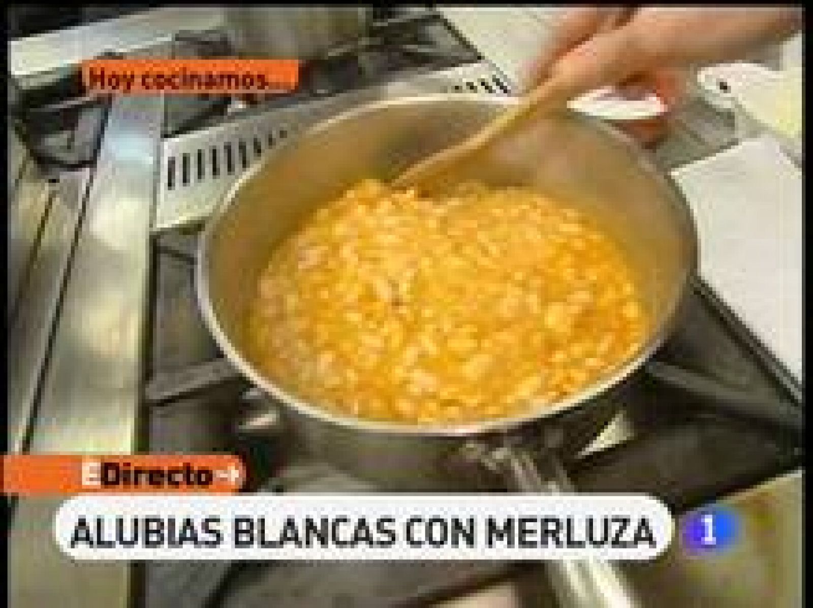 Ingredientes:

250 gramos de alubias
150 gramos de merluza
6 langostinos
8 almejas
4 cigalas
1 diente de ajo
1 chalota 
1 guindilla
Pimentón dulce
Harina
Perejil
Agua
Vino blanco
Aceite de oliva 
Sal

Es la propuesta del restaurante, Balneario de La Concha en Santander.