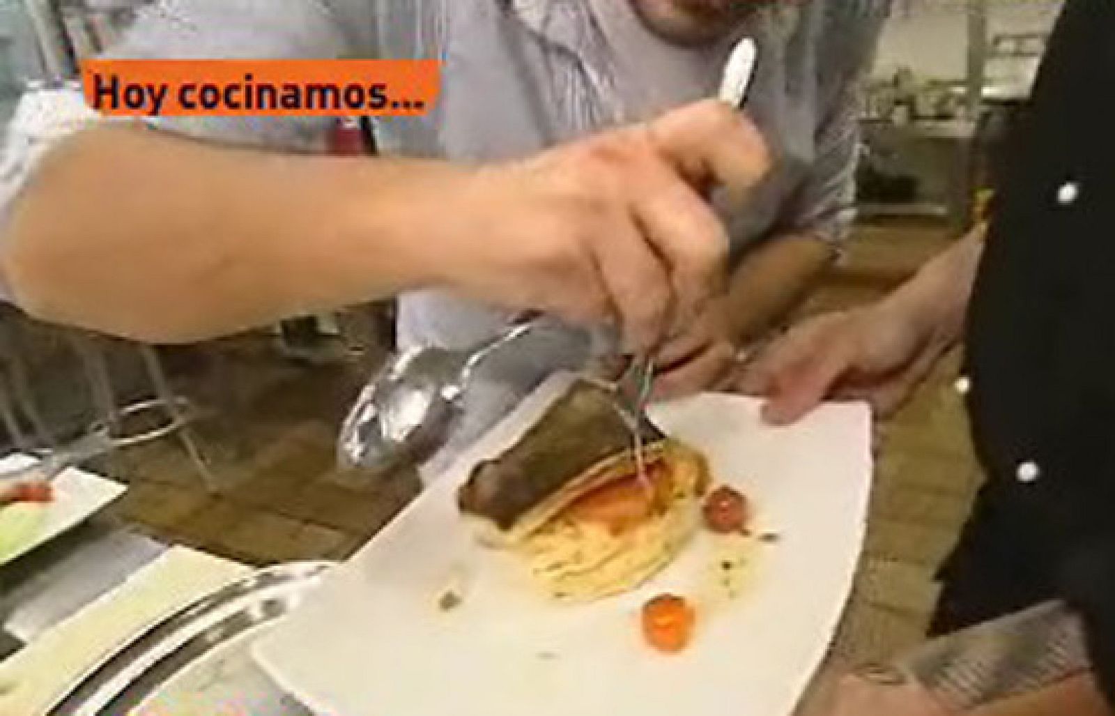 España Directo - Lubina sobre hojaldre de tomate - RTVE Cocina | Ver