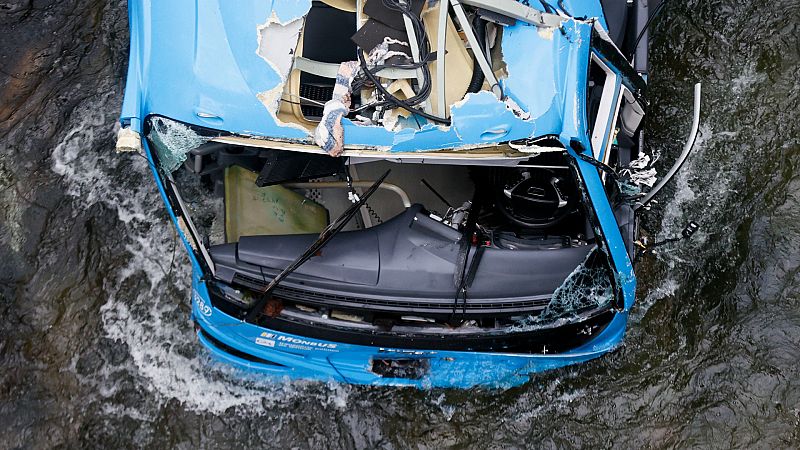 Localizan sin vida a la novena desaparecida en el accidente de autobús en Pontevedra