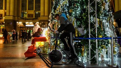 Kiev intenta vivir una especie de normalidad navideña a pesar de la guerra