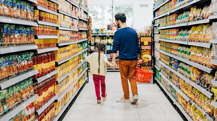 Más ultraprocesados y menos productos frescos: así ha cambiado la cesta de la compra