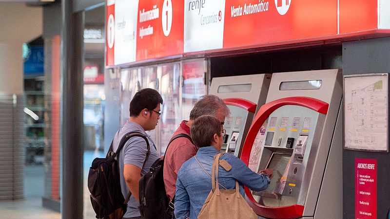 El Gobierno ha anunciado que mantendrá los decuentos en los servicios de Renfe y seguirá bonificando en un 30% el transporte público de las autonomías que aumenten el descuento otro 20% adicional.