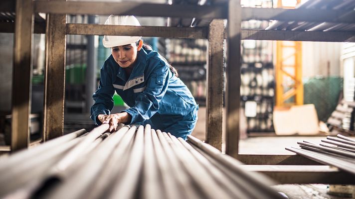 Telediario 1 - La temporalidad se reduce casi seis puntos en el primer año de la reforma laboral