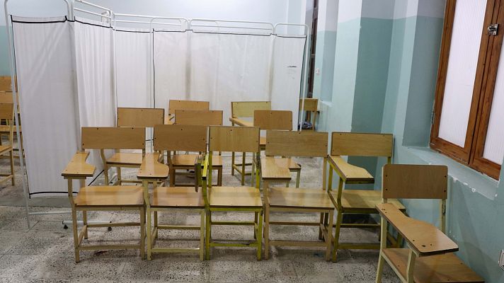 Telediario 1 - Los talibanes vigilan las universidades después del veto a las mujeres