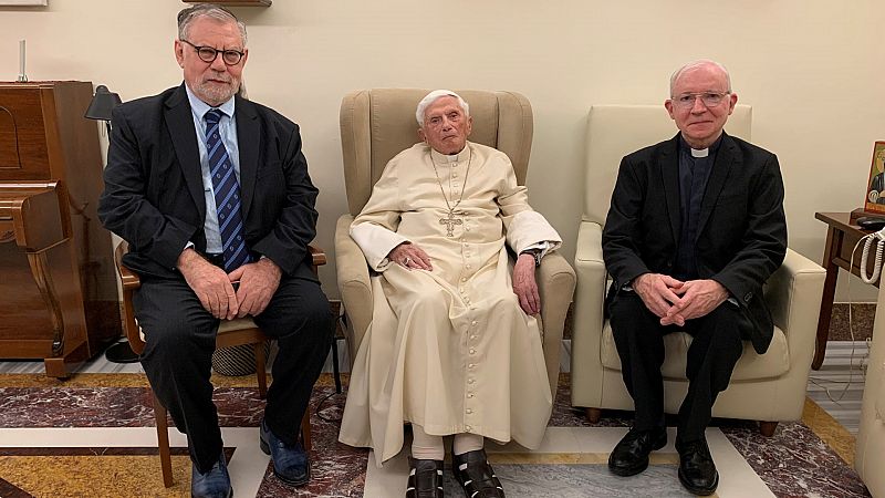 El Vaticano reconoce un "deterioro progresivo" de la salud del papa Emérito
