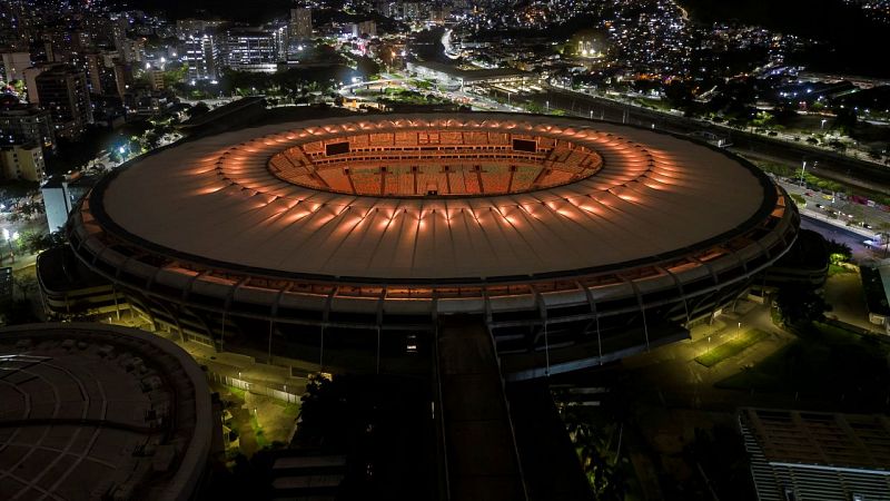 La muerte de Pelé tiñe los monumentos de Brasil de 'verdeamarelo' | Ver